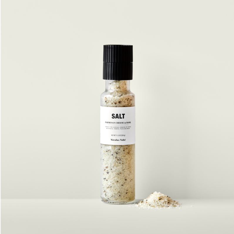 Salz mit Parmesan und Basilikum von Nikolas Vahe mit Keramikmühle.