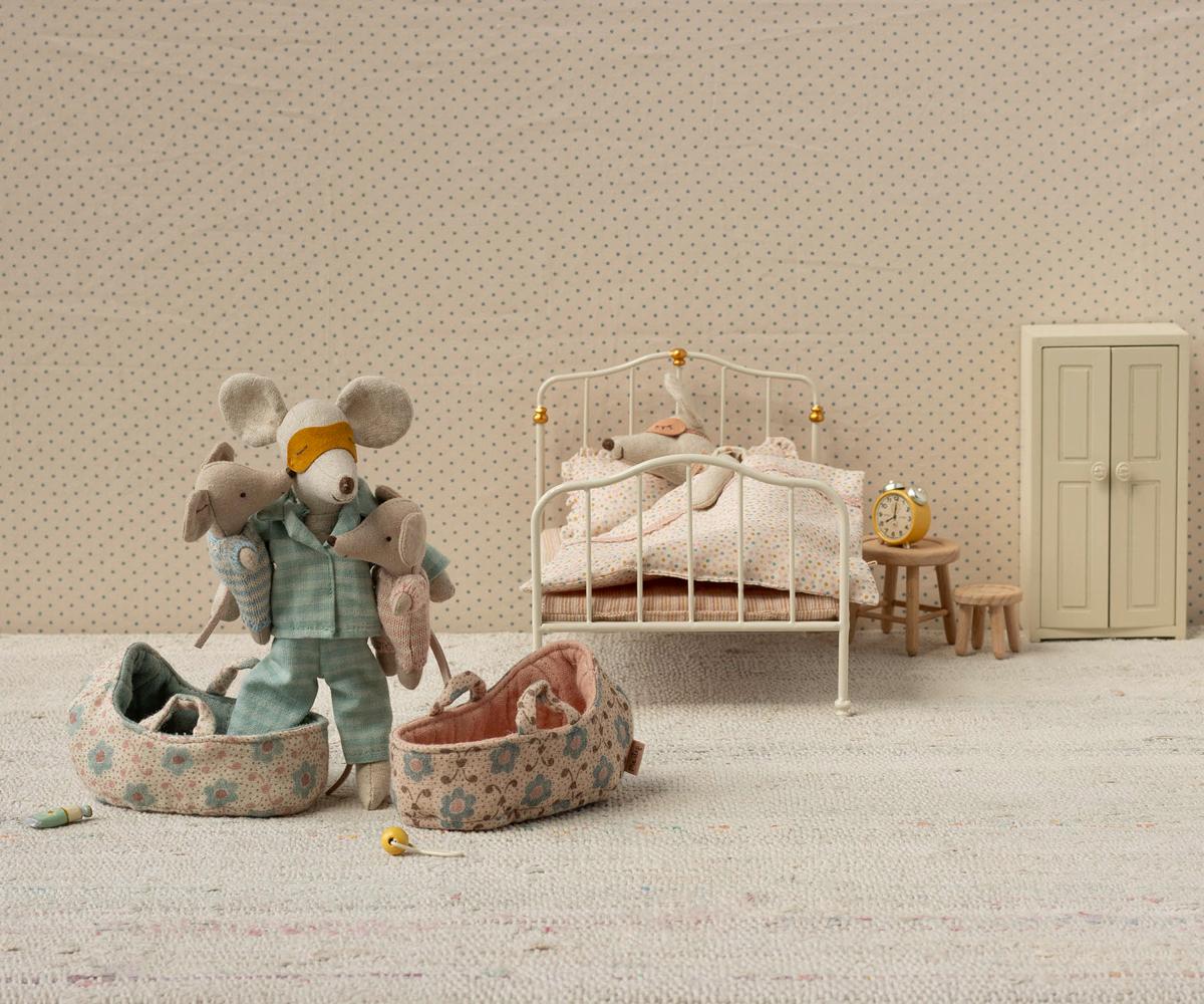 Maileg Maus / Baby in Tragetasche / Blau