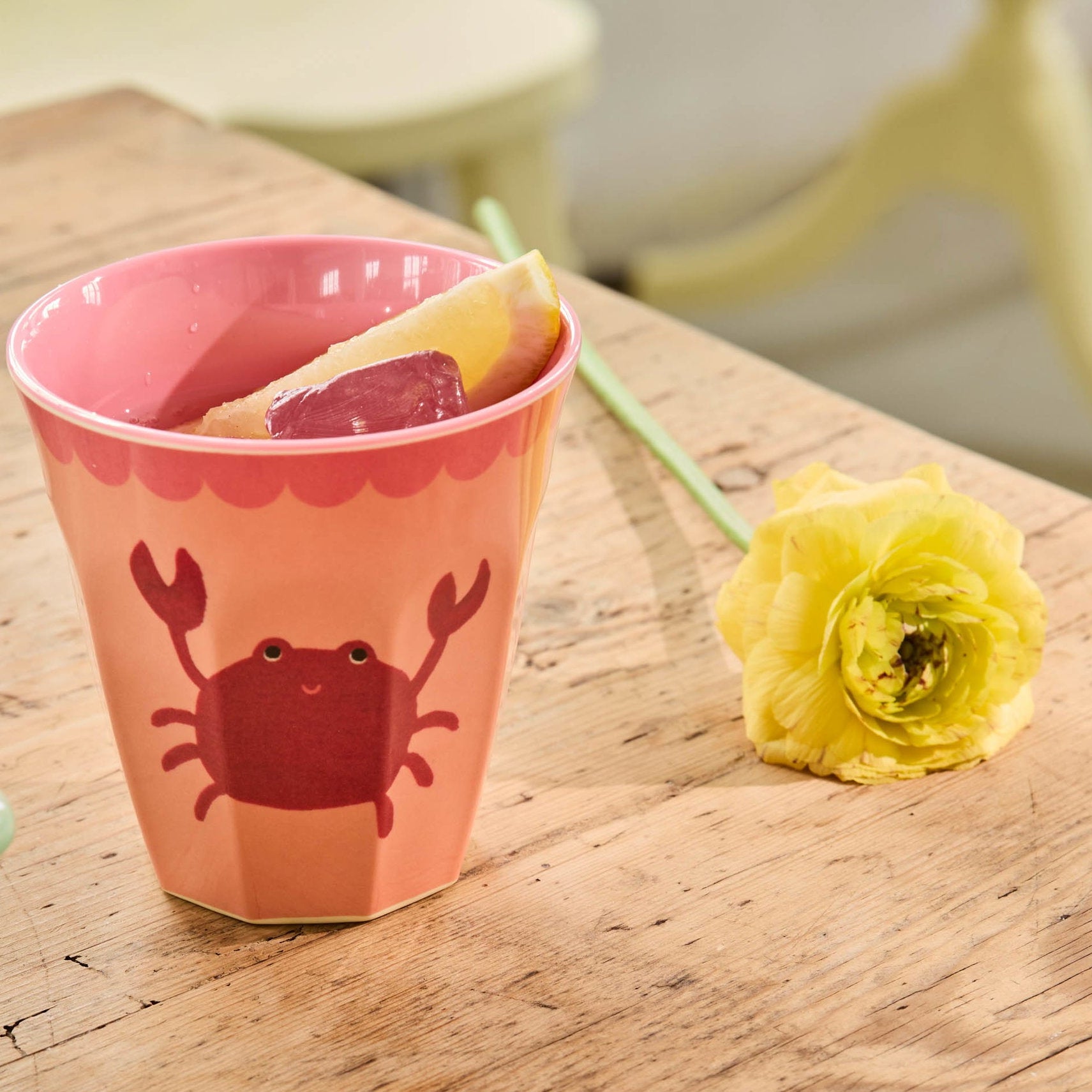 Rosa Melamin Becher von Rice mit Krabben-Motiv
