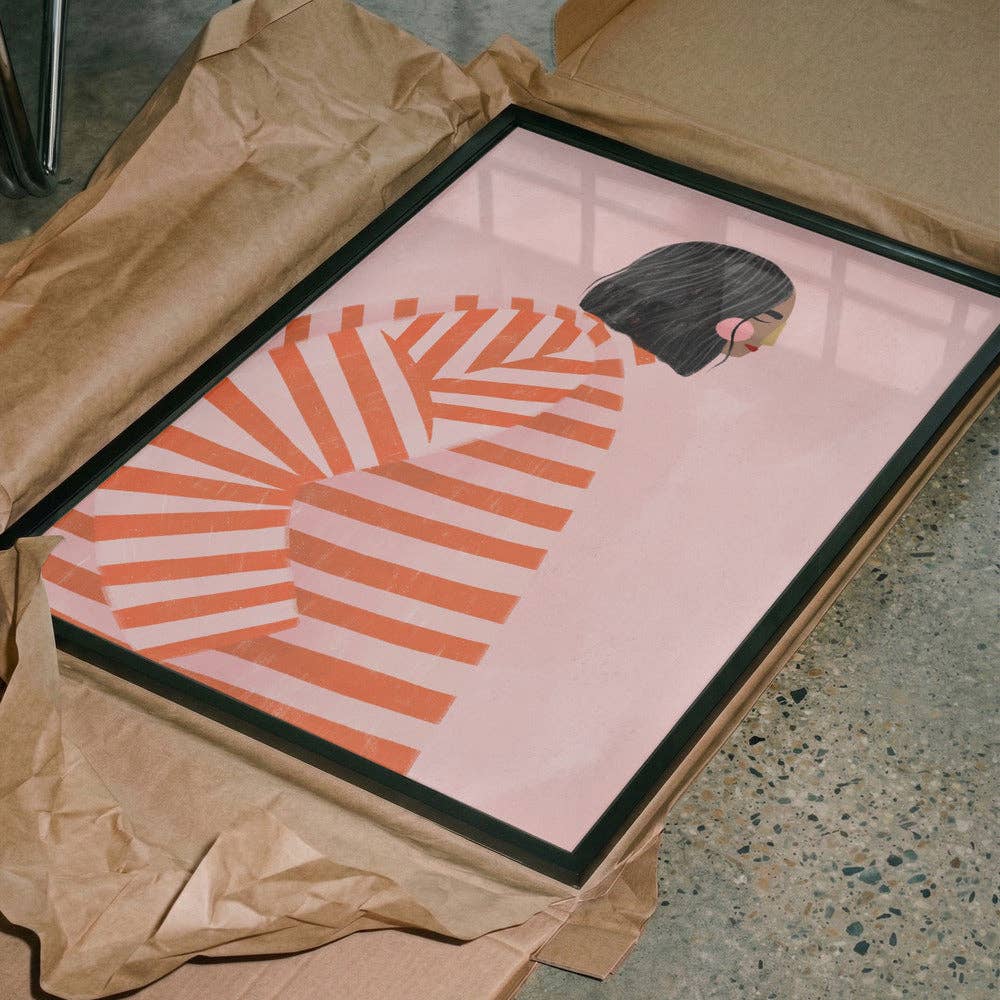 Poster / Frau im orange gestreiften Mantel