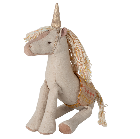 Stoff-Einhorn von Maileg mit goldenem Horn.