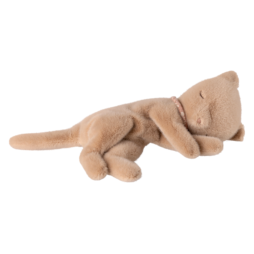 Schlafende Plüschatze von Maileg in peach