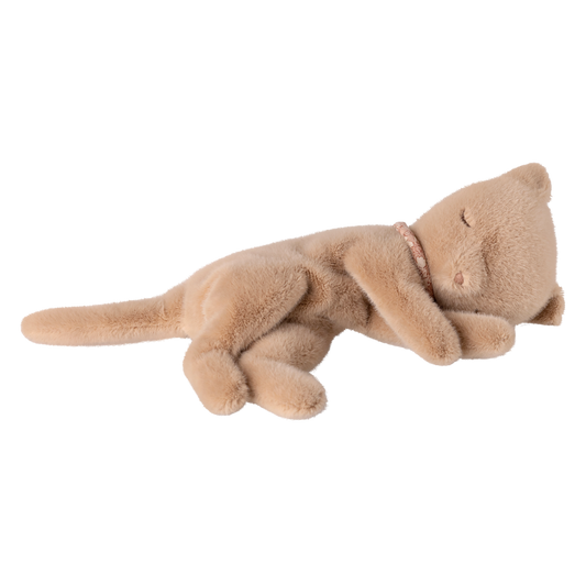 Schlafende Plüschatze von Maileg in peach