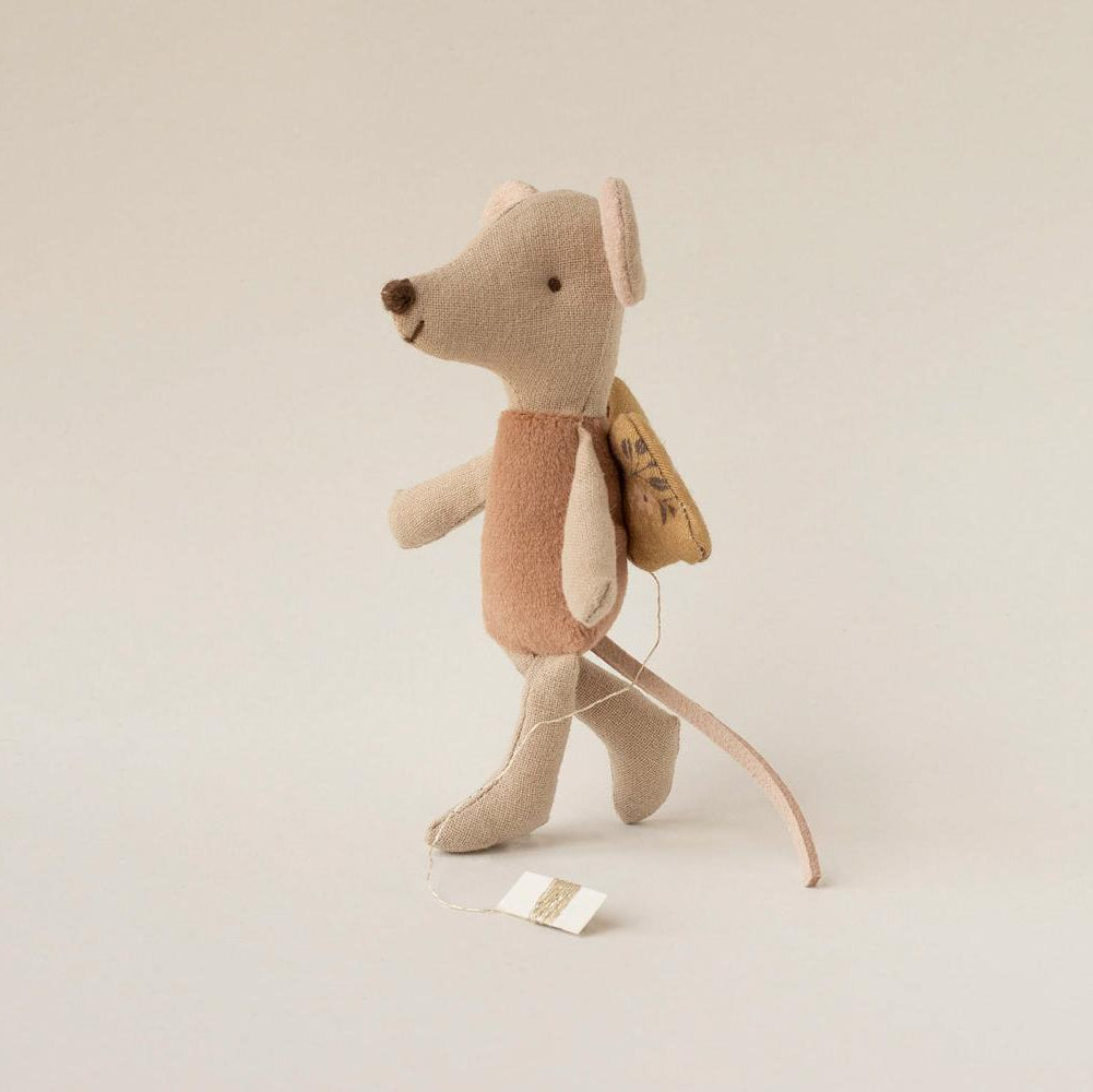 Maus von Maileg mit Flügeln.