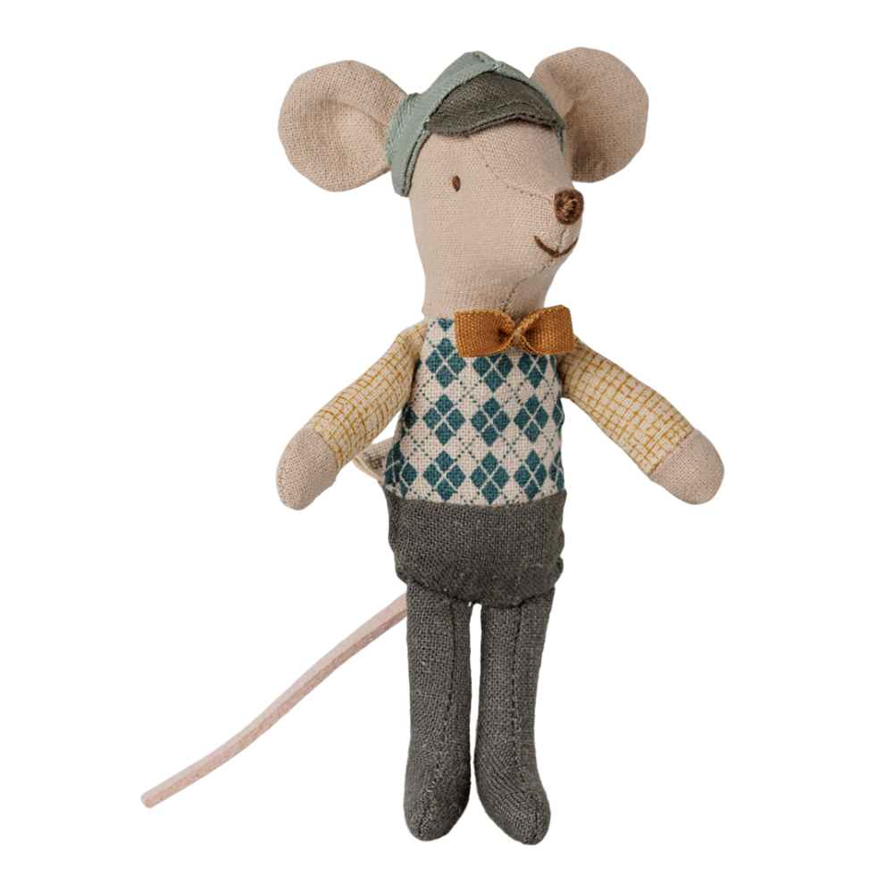 Kleine Stoffmaus mit Fliege und Hut.