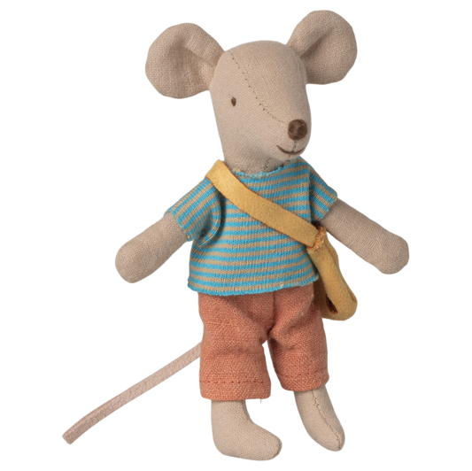 Maus mit Umhängetasche von Maileg in der Größe kleiner Bruder
