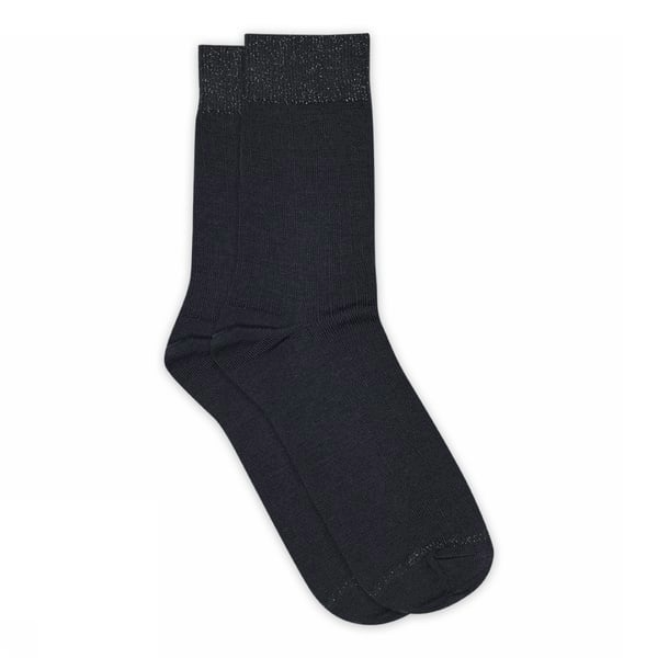 Dunkelblaue Wollsocken mit Glitzerrand.